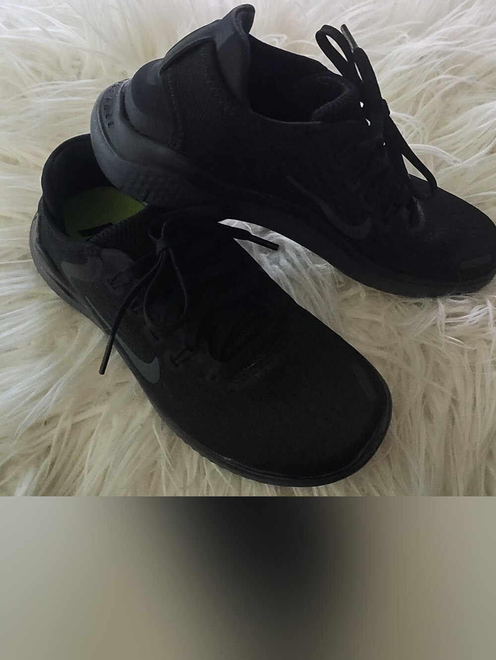 Womens Nike Black Athletic Sneakers - Classic Performance